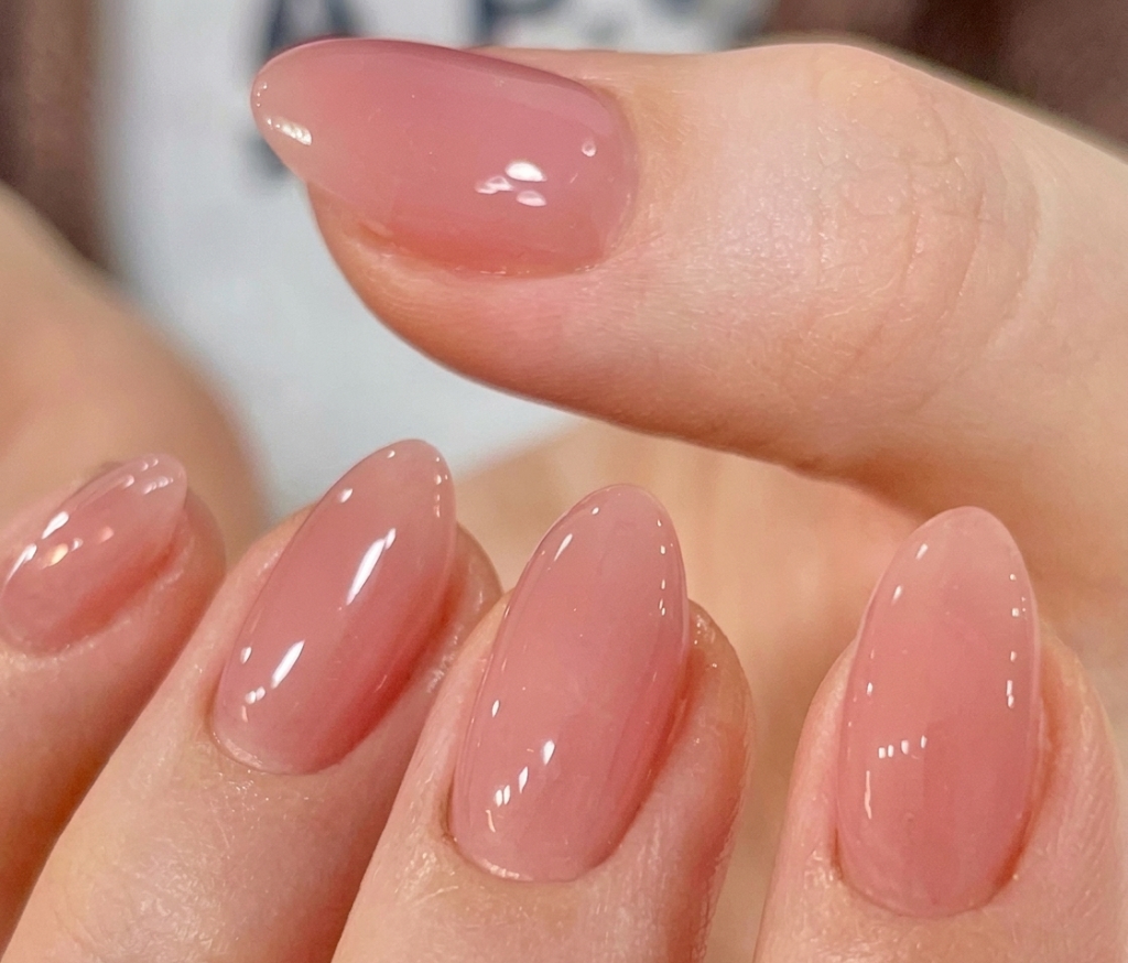 Manicura Rubber con uñas naturales reforzadas y acabado brillante